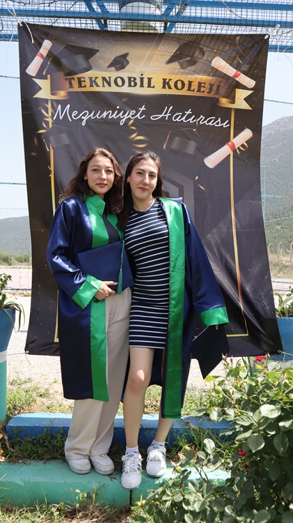 OKUL BİRİNCİLERİMİZ ALEYNA ÜLKER ve ZEYNEP SAĞNAK