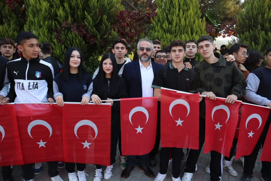 TEKNOBİL KOLEJİʼNDE 29 EKİM CUMHURİYET BAYRAMI COŞKUSU 