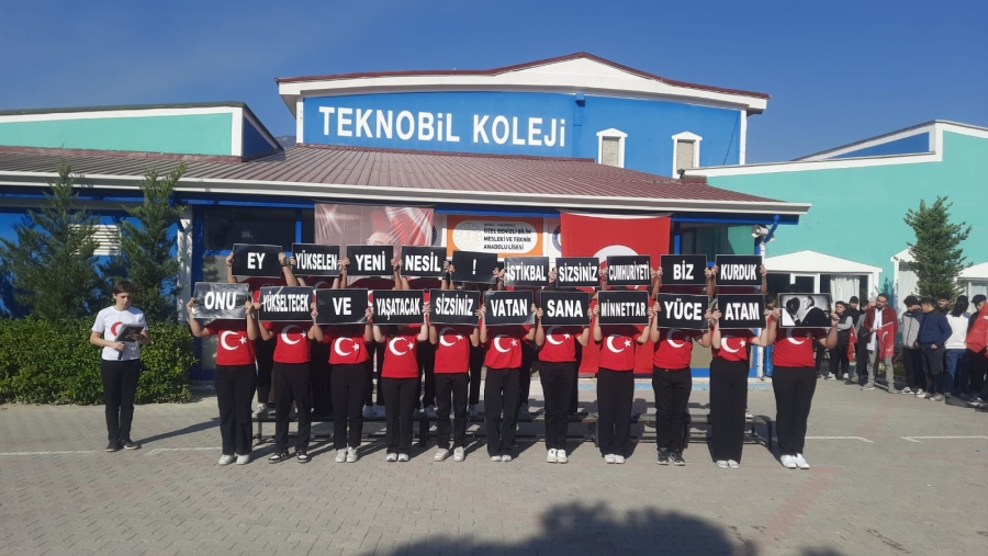 TEKNOBİL KOLEJİʼNDE 29 EKİM CUMHURİYET BAYRAMI COŞKUSU 