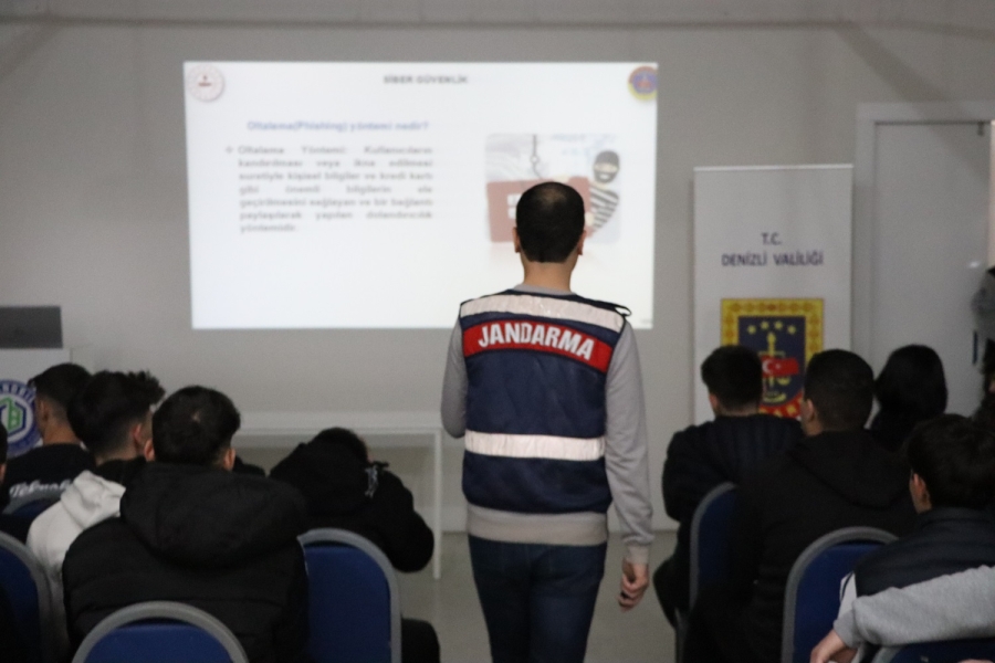 JANDARMAʼDAN OKULUMUZDA SİBER SUÇLAR İÇİN EĞİTİM 