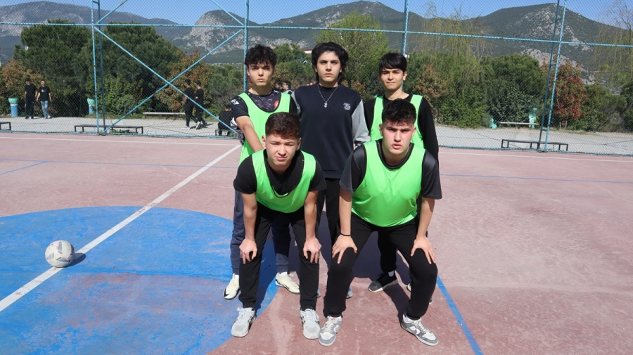TEKNOBİL CUP’TA ŞAMPİYON 11 TEKNİK C ŞUBESİ 