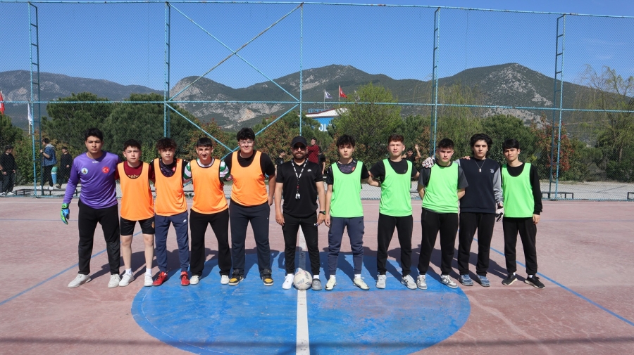 TEKNOBİL CUP’TA ŞAMPİYON 11 TEKNİK C ŞUBESİ 