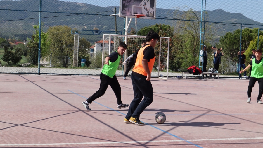 TEKNOBİL CUP’TA ŞAMPİYON 11 TEKNİK C ŞUBESİ 