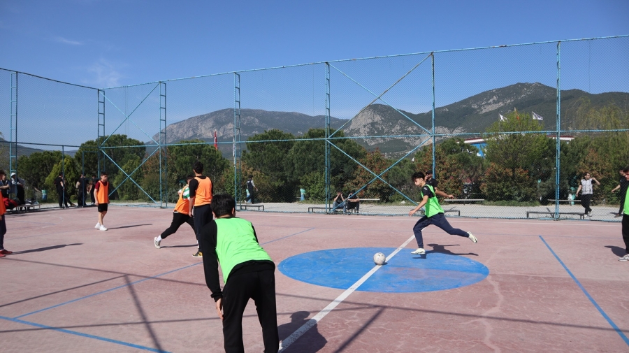 TEKNOBİL CUP’TA ŞAMPİYON 11 TEKNİK C ŞUBESİ 
