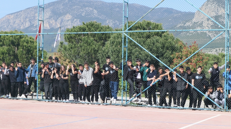 TEKNOBİL CUP’TA ŞAMPİYON 11 TEKNİK C ŞUBESİ 