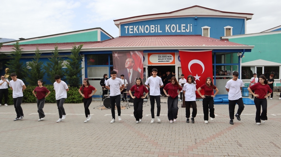 ÖZEL TEKNOBİL KOLEJİ 19 MAYIS’I ADINA YAKIŞIR BİR COŞKUYLA KUTLADI 