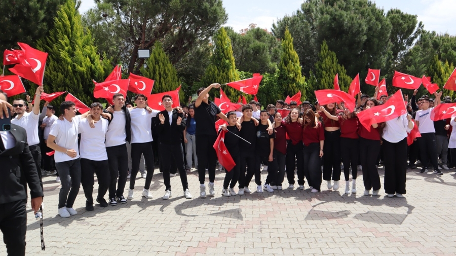ÖZEL TEKNOBİL KOLEJİ 19 MAYIS’I ADINA YAKIŞIR BİR COŞKUYLA KUTLADI 