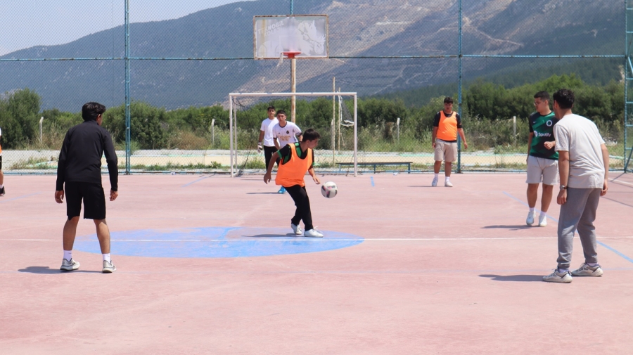 ŞAMPİYON 12-B AKADEMİ SINIFI 