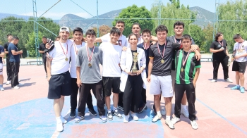 ŞAMPİYON 12-B AKADEMİ SINIFI