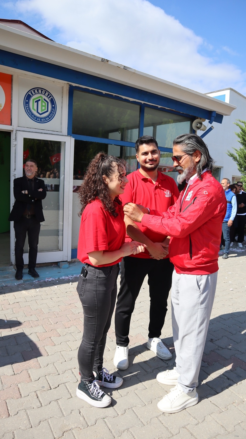 TEKNOFEST ŞAMPİYONLARIMIZA ALTIN ÖDÜL! 
